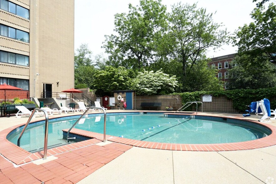 Building Photo - 1925 Commonwealth Ave