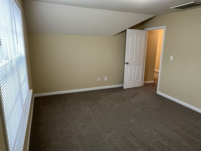 Building Photo - Spacious 4 Bed + Bonus Room Home in Concord