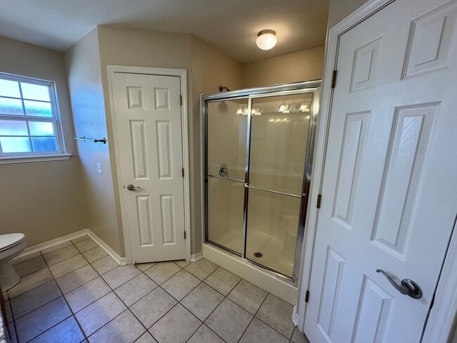 Building Photo - Gorgeous 3-Bedroom Home with Spacious Yard