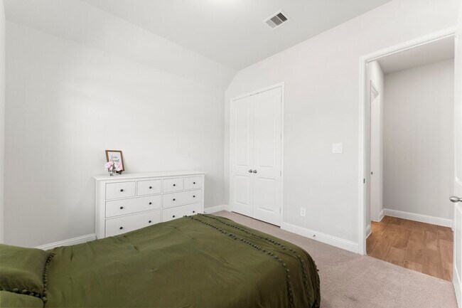 Building Photo - 15949 Hayes Mkt Lp