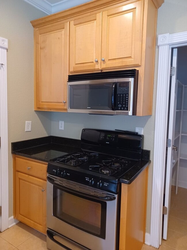 Building Photo - Spacious 4 Bedroom in Chics Beach