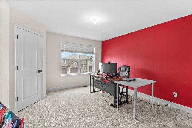 Building Photo - 151 Far Meadow Dr