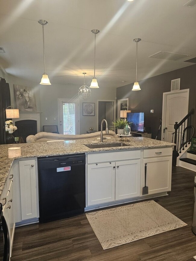 Building Photo - 514 Lionheart Ln