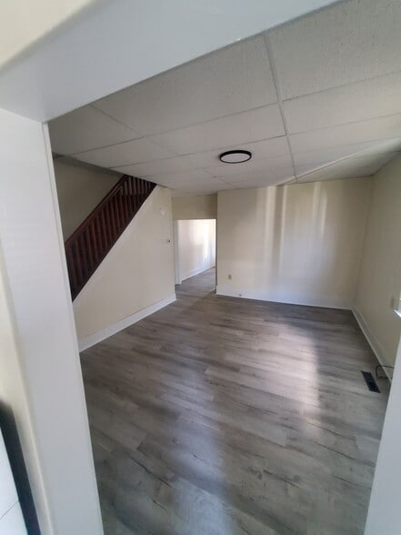 Building Photo - 612 4th Ave