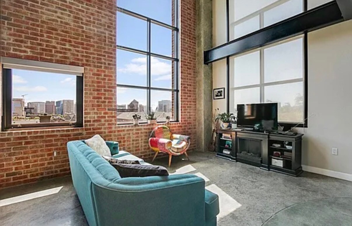 Building Photo - 3110 Thomas Ave