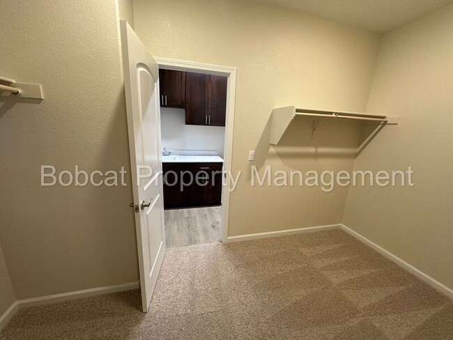 Building Photo - 862 Furlong Dr