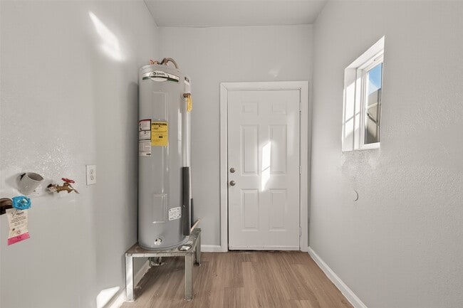 Building Photo - 8211 Parnell St