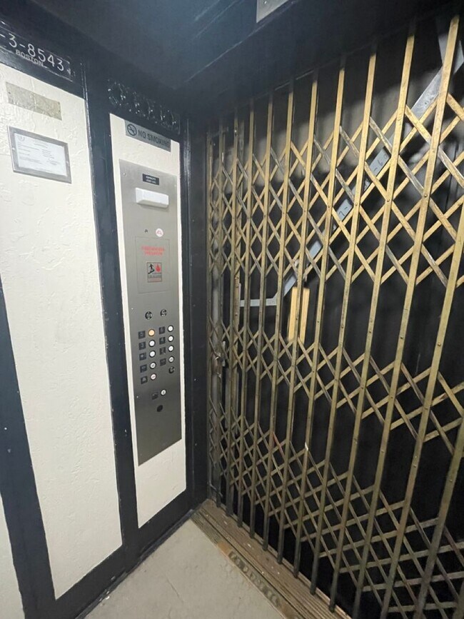Building Photo - 9/1 No Fee!- Sunny upper floor 2BR - w/d i...
