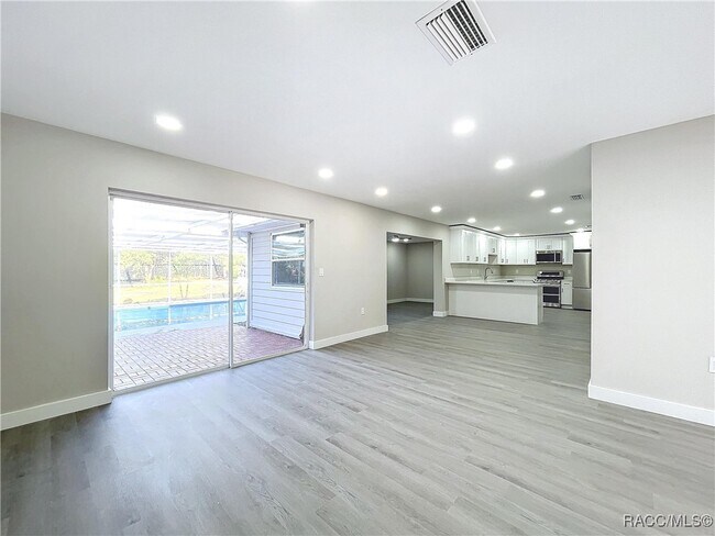 Building Photo - 5040 N Baywood Dr