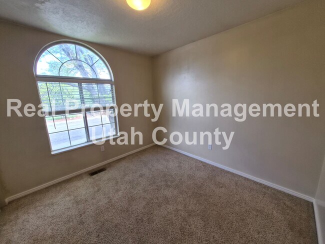 Building Photo - Great Lehi Home