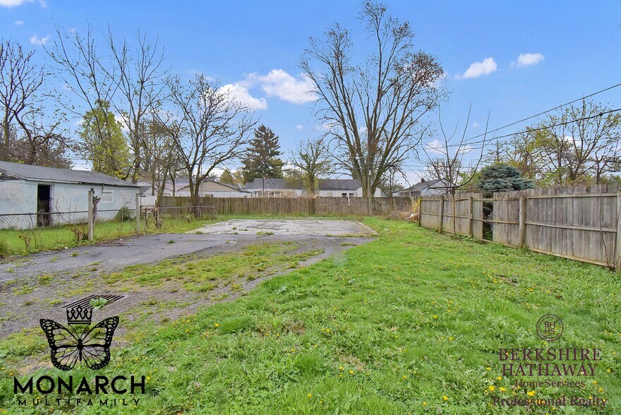 Building Photo - 2566 Atwood Ter