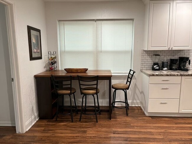 Building Photo - 17211 Rolling Creek Dr