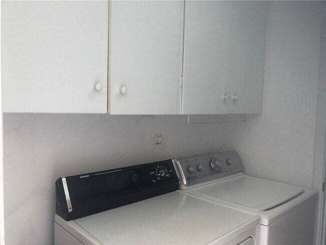 Building Photo - 7303 Grand Canyon Dr