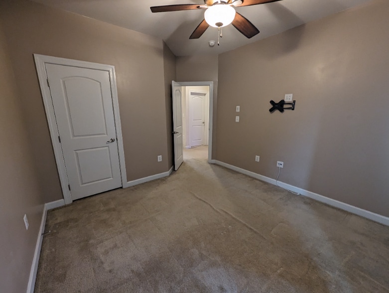 Building Photo - 42632 Offenham Terrace