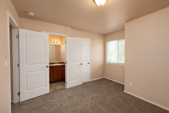 Building Photo - 326 S Thierman Rd