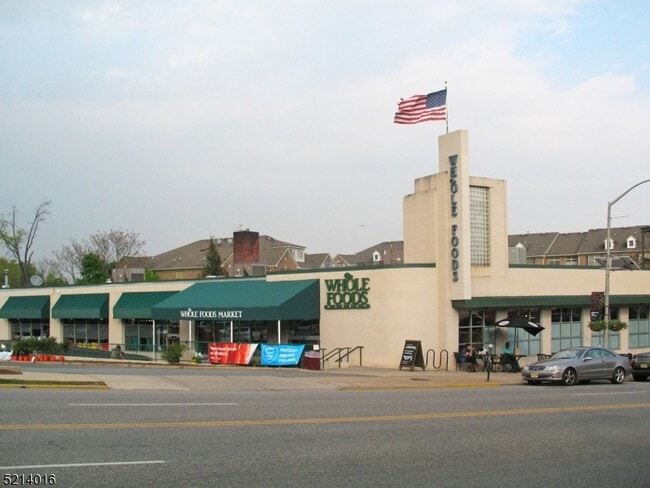 Building Photo - 378 Claremont Ave