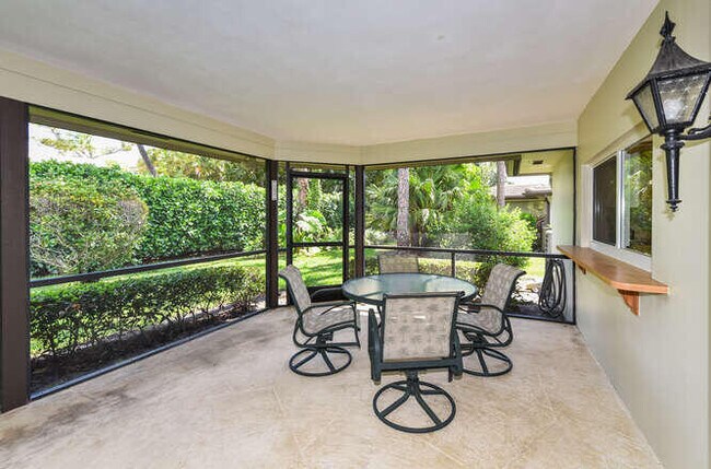 Building Photo - 493 Forestview Dr