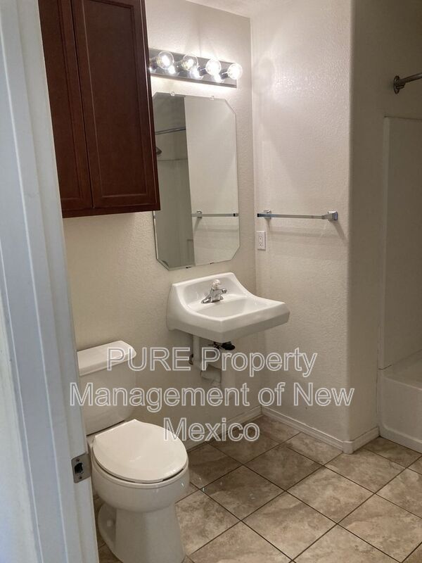 Building Photo - 601 Menaul Blvd NE