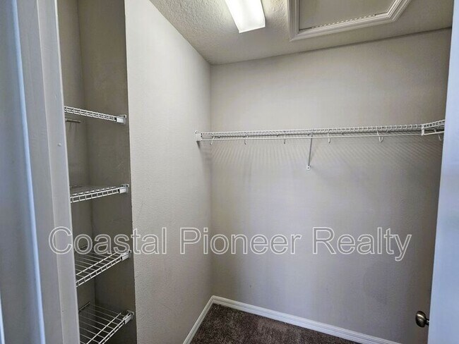 Building Photo - 7115 Grand Elm Dr