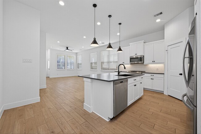 Building Photo - 177 Hidden Peak Dr