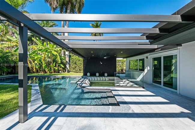 Building Photo - 10618 NE 11th Ct