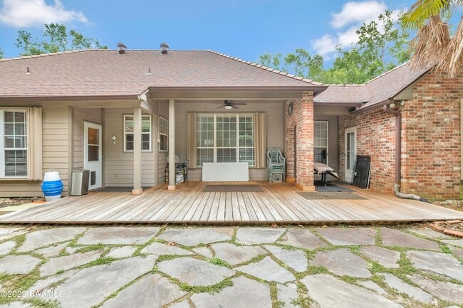 Building Photo - 403 Phoenix Dr