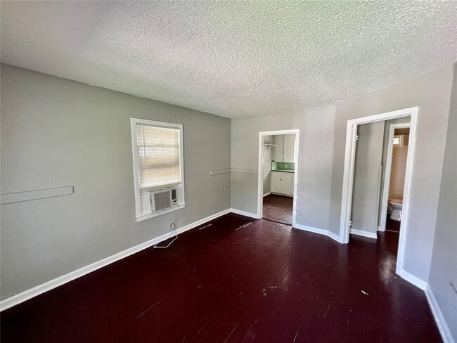 Building Photo - 5409 Link Ave