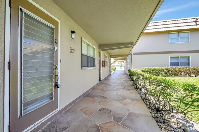 Building Photo - 21 Brittany F