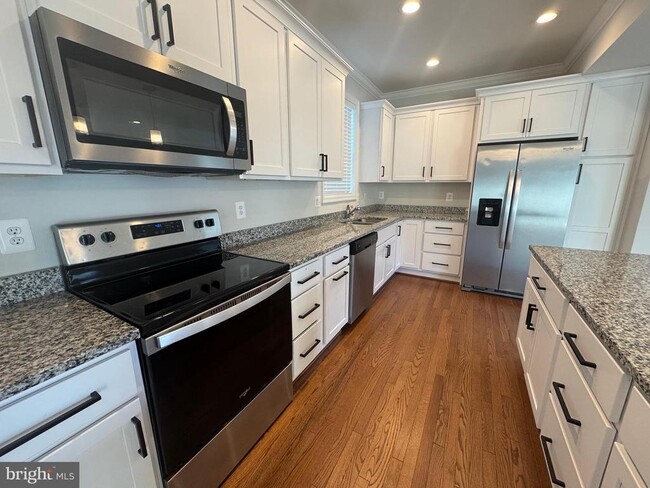 Building Photo - 3541 Oak Dr