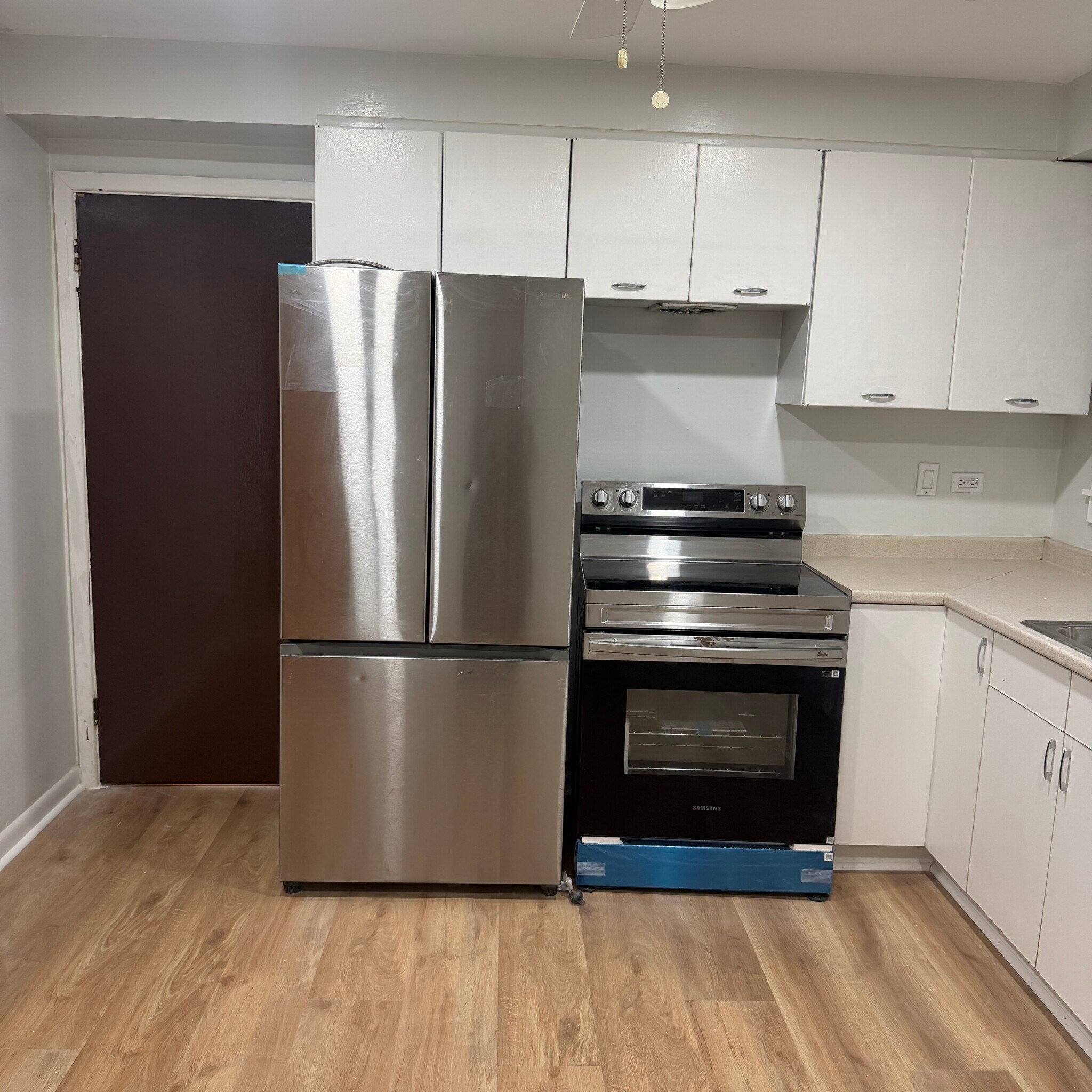 Building Photo - 93 Clunie Ave