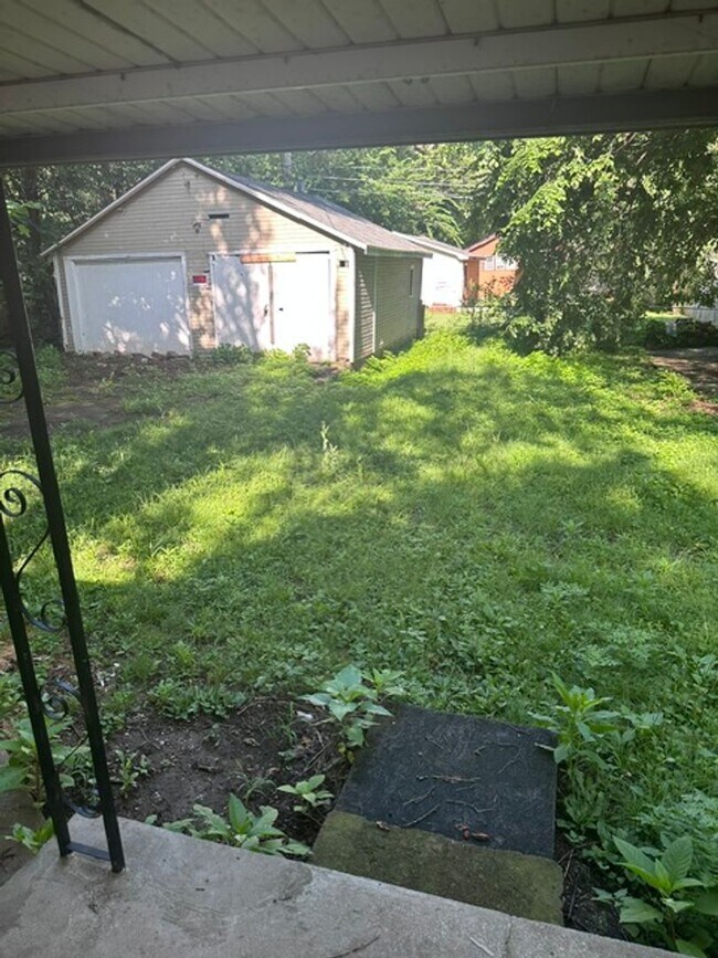Building Photo - Ask About our Move in Special! Charming 3 Bed 1.5 Bath Home With Fenced Yard