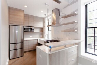 Building Photo - Luxury 2 Bed Apartment in Great Neighborho...
