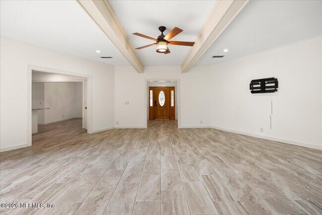 Building Photo - 2421 Dogwood Ln