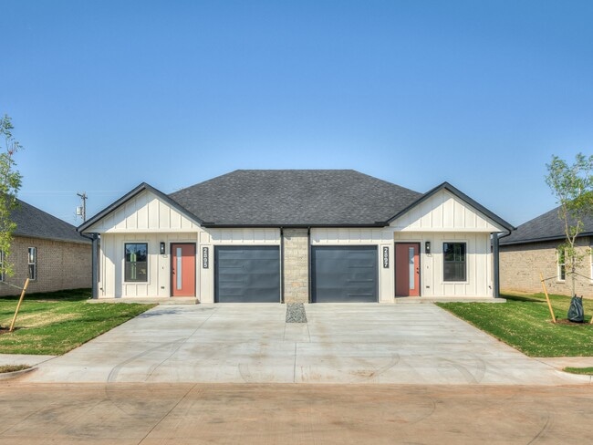 Building Photo - Glenhaven Townhomes
