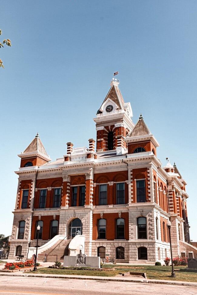 Building Photo - 108 N Main St