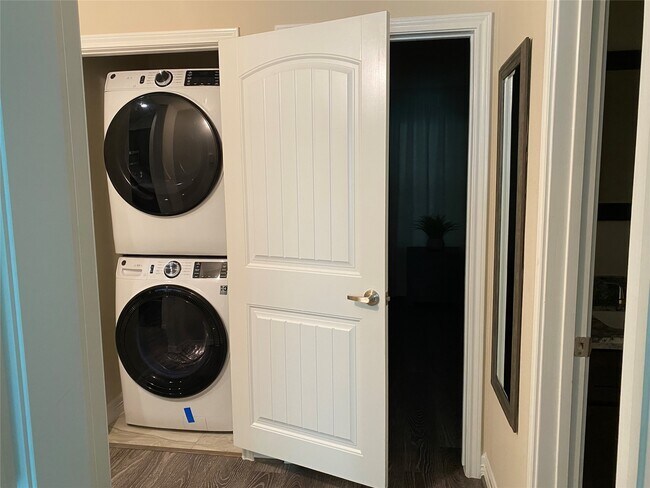 Building Photo - 3144 Southmore Blvd