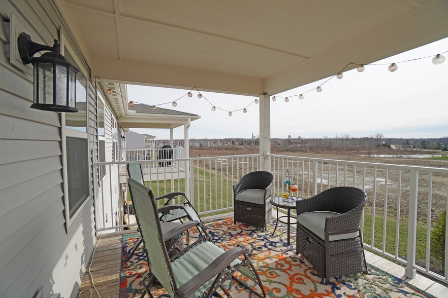 Covered porch - 165 Waterhaven Way