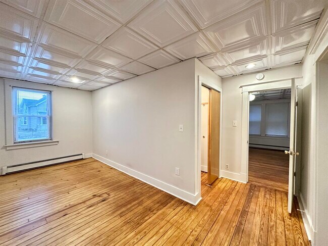 Building Photo - 104 3rd Ave