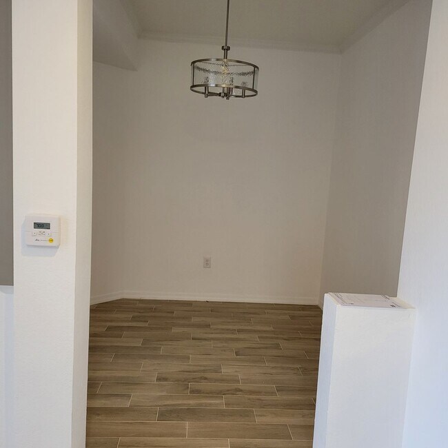 Building Photo - Annual unfurnished luxury 3/2 condo downtown Sarasota overlooking a park!