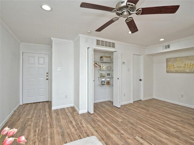 Building Photo - 1840 Burton Dr