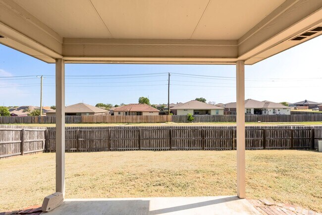 Building Photo - 3409 Lorena Dr