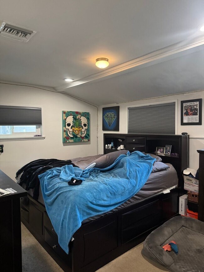 Building Photo - Spacious 3BR House in Woodland Hills