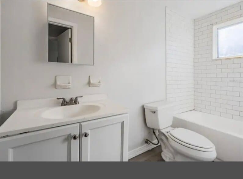 Building Photo - 1707 E Idell St