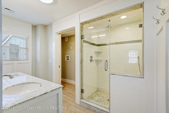 Building Photo - 570 N Edgemere Dr