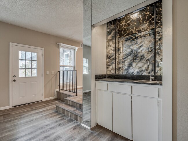 Building Photo - 6409 Miles Ln