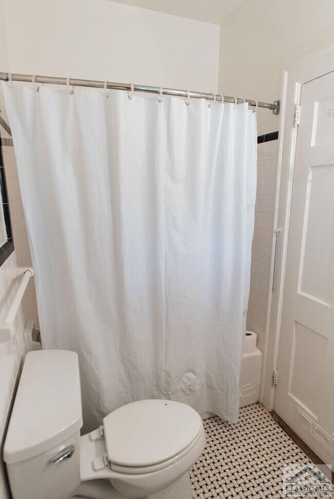 Building Photo - 285 Hampton Ct