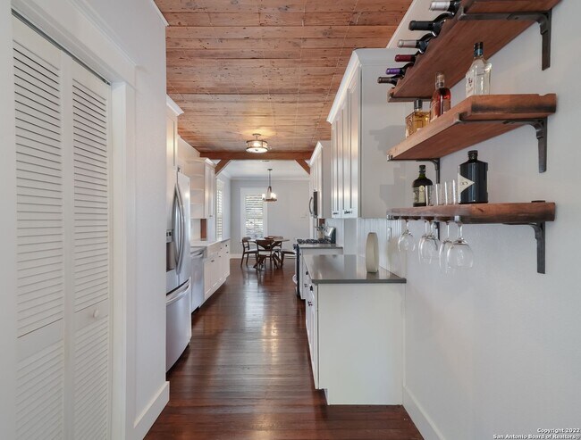 Building Photo - Adorable home 2/2 In Mancke Park