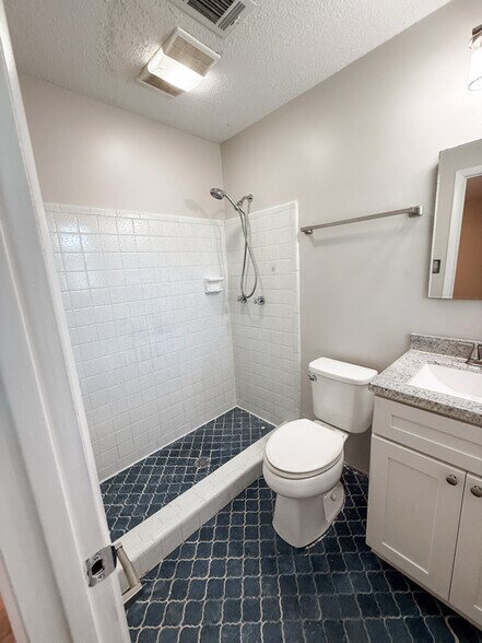 Building Photo - 128 Barnesdale Dr