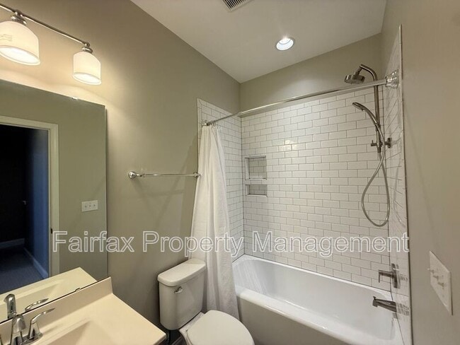 Building Photo - 212 Ellsworth Manor Dr