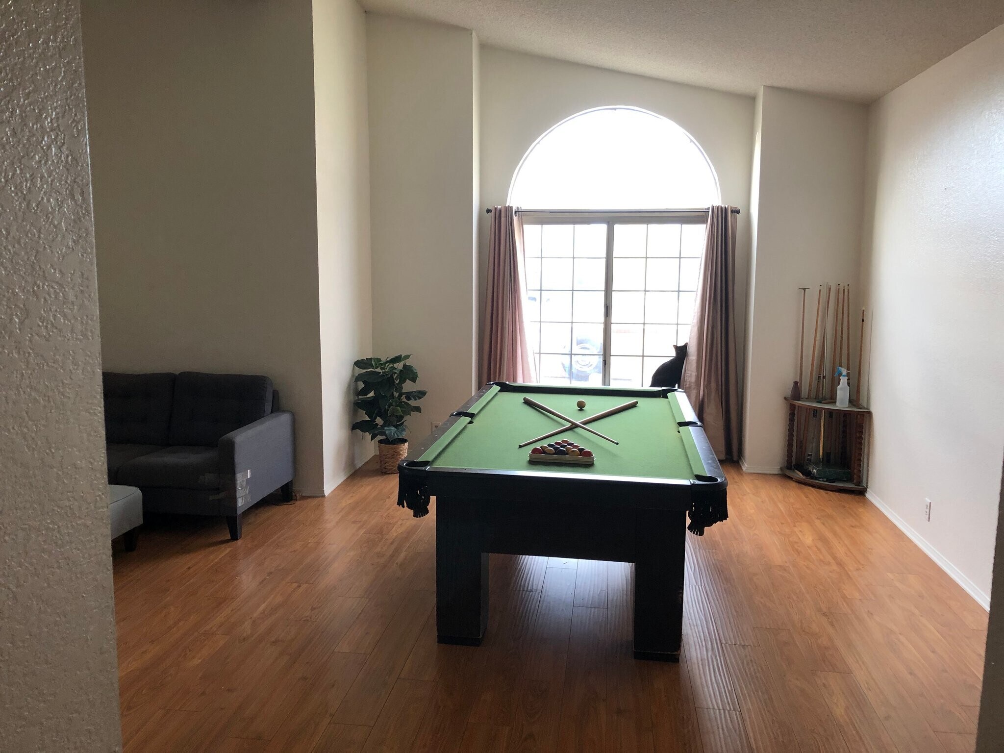 Building Photo - 609 E Ave J 10